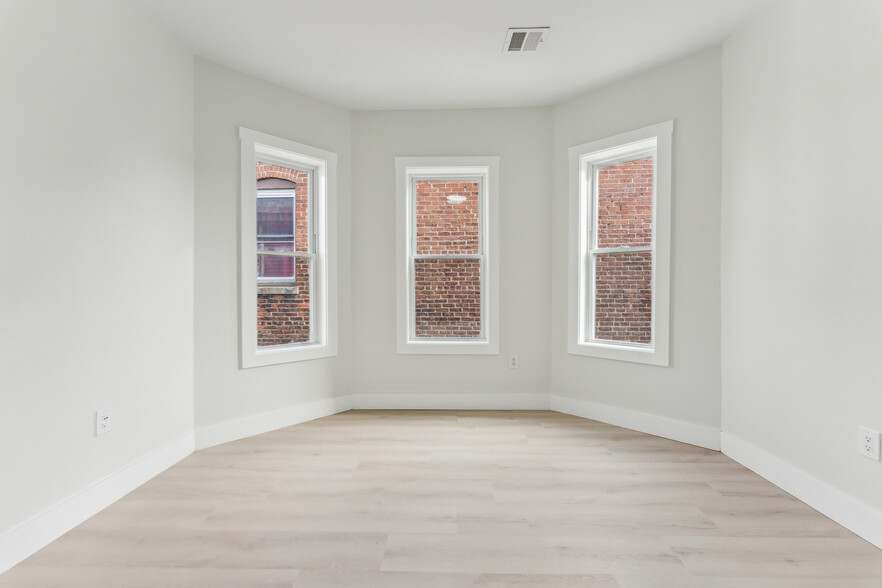 Building Photo - 47 Brackett St