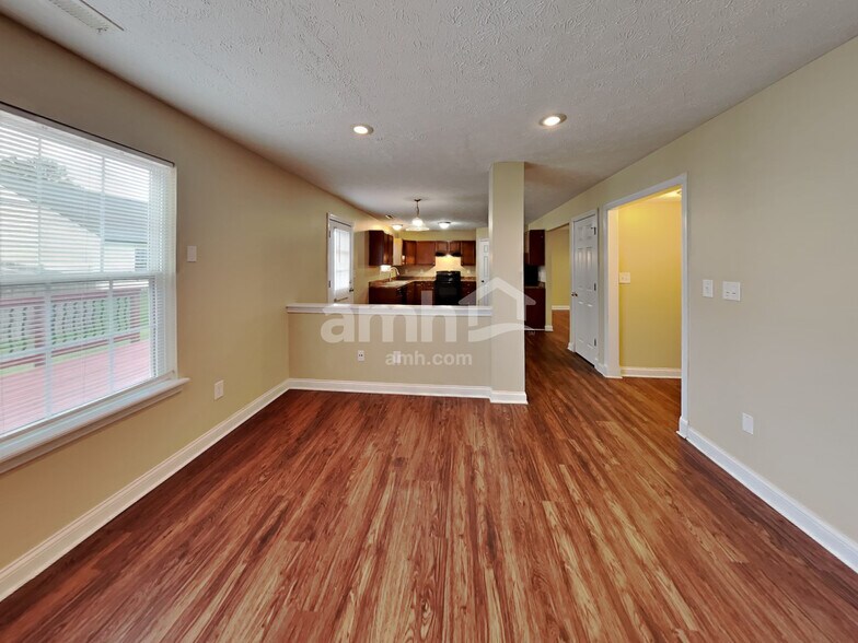 Building Photo - 10430 Wintergreen Way