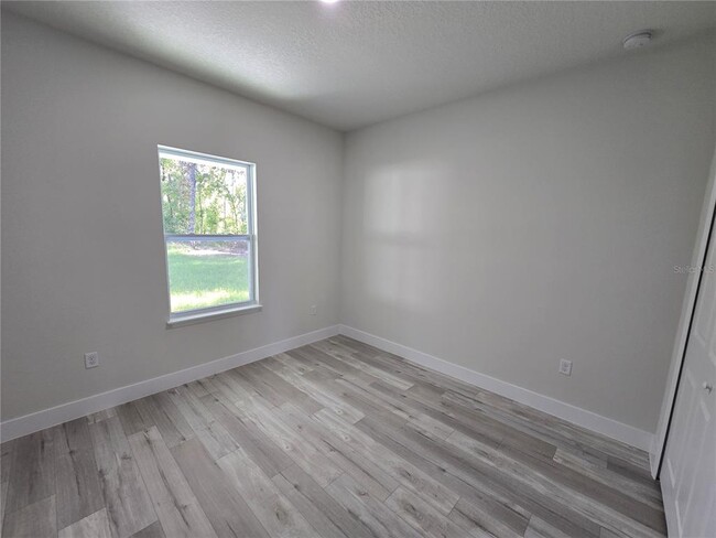 Building Photo - 1564 W Cary Dr