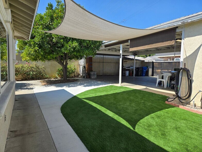 Building Photo - 11522 Laurel Canyon Blvd