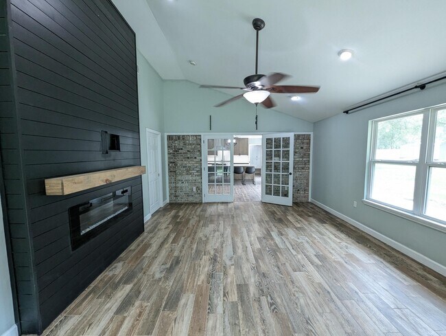 Building Photo - 8717 Sand Pine Dr