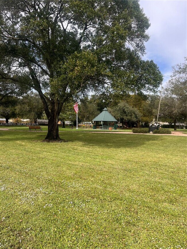 Building Photo - 403 NW 68th Ave