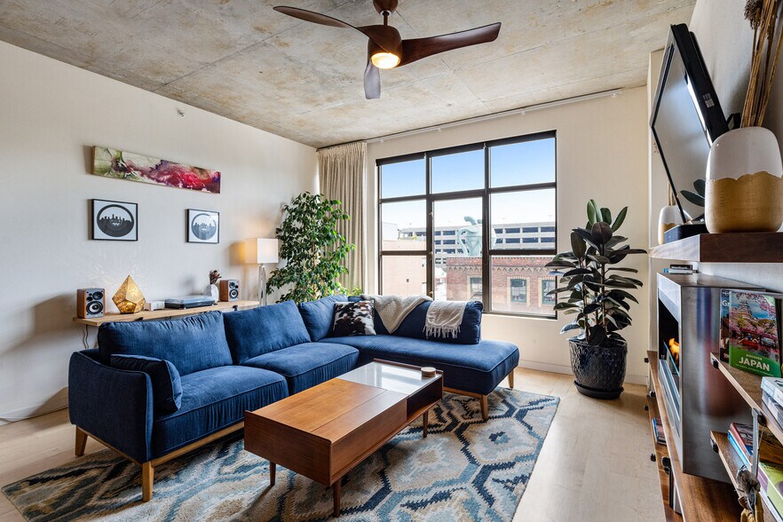 Building Photo - 288 3rd St