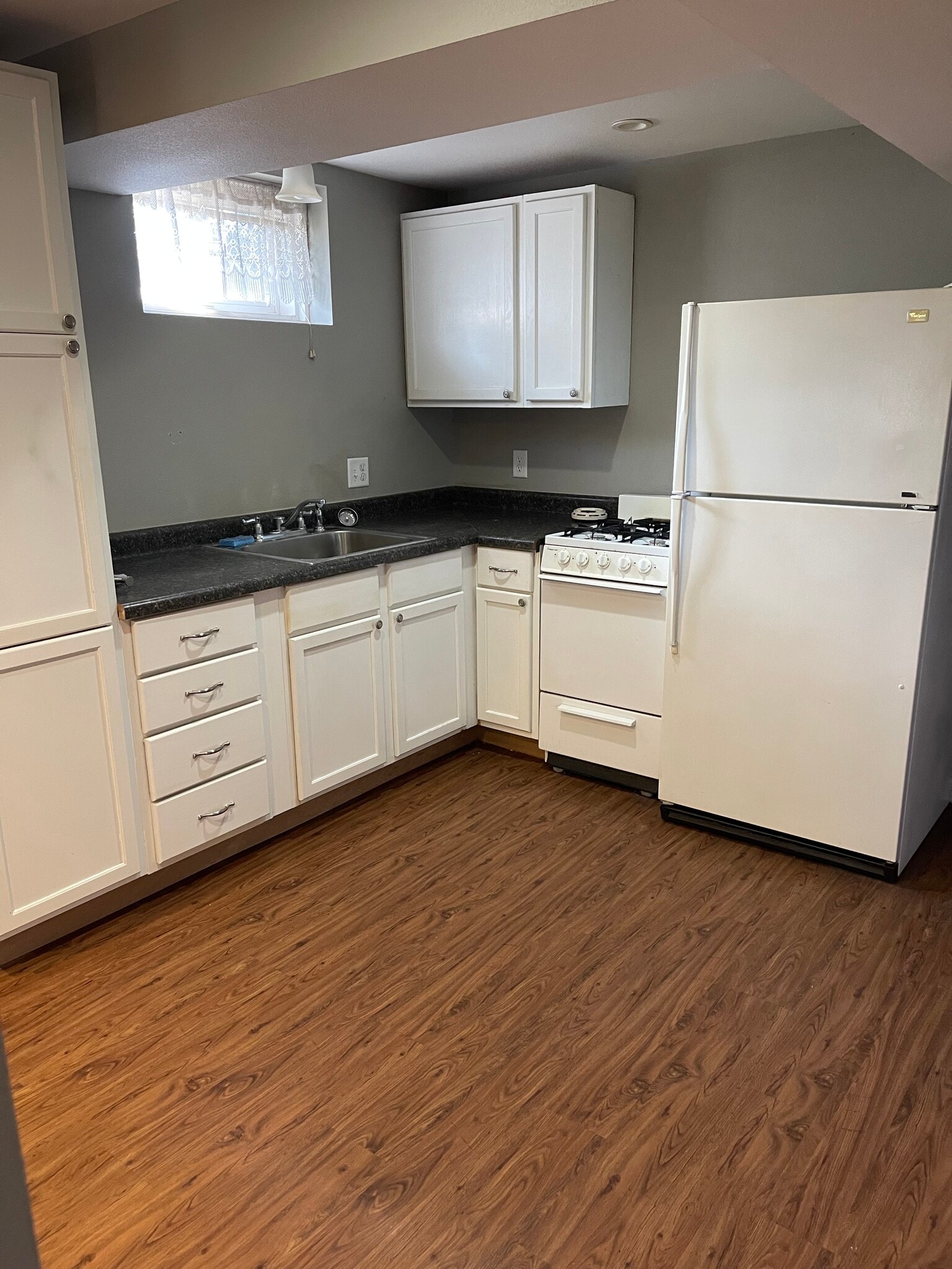 Kitchen - 332 W 5th St
