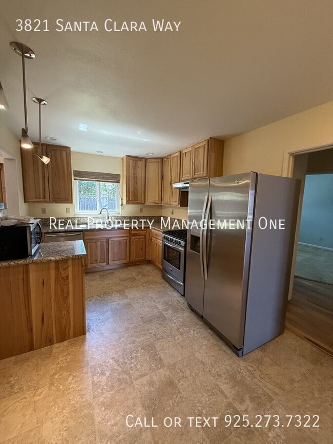 Building Photo - 3821 Santa Clara Way