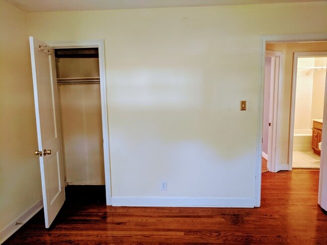 Building Photo - Spacious 3bdrm/2bth Home Located in a Well Established Neighborhood in Richmond's West End  Conve...