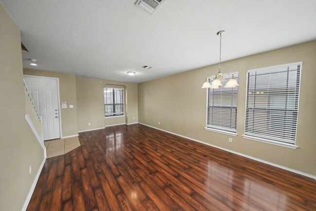 Building Photo - Spacious Live Oak Home Backing to a Greenbelt - Realtor Commission: $500