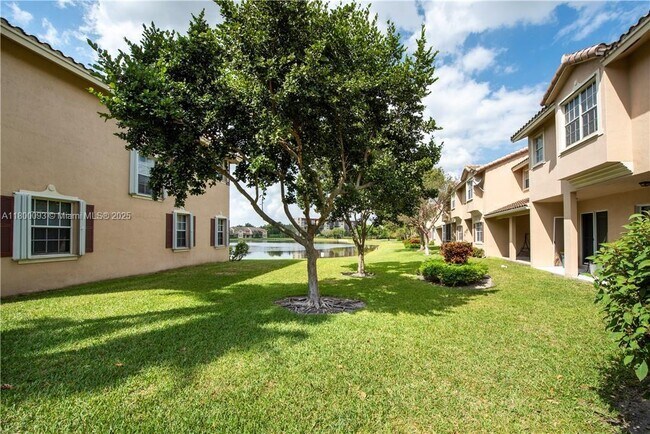 Building Photo - 3371 Lakeside Dr