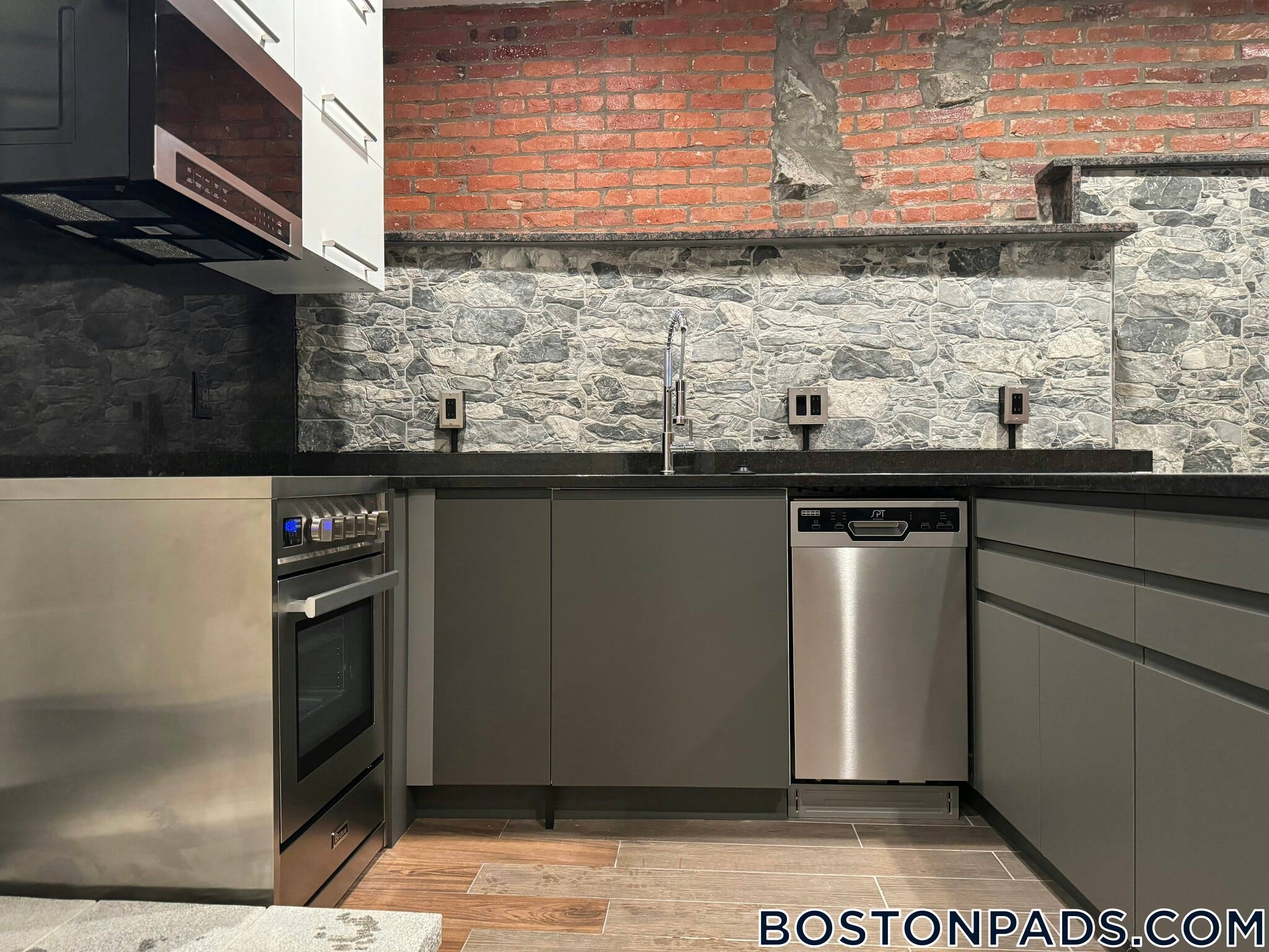 Building Photo - 1028a Commonwealth Ave