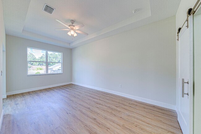 Building Photo - 241 N Pine Ave