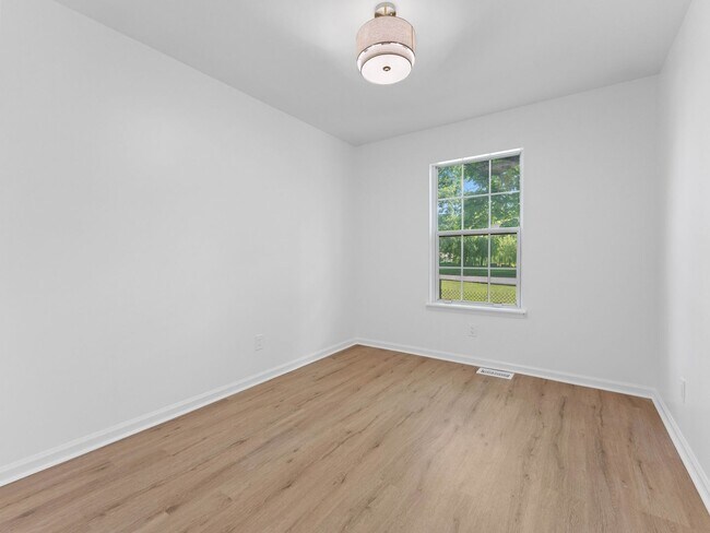 Building Photo - Fully Renovated 3-Bedroom Home with Designer Kitchen, Large Deck & Central Air in Pennsauken
