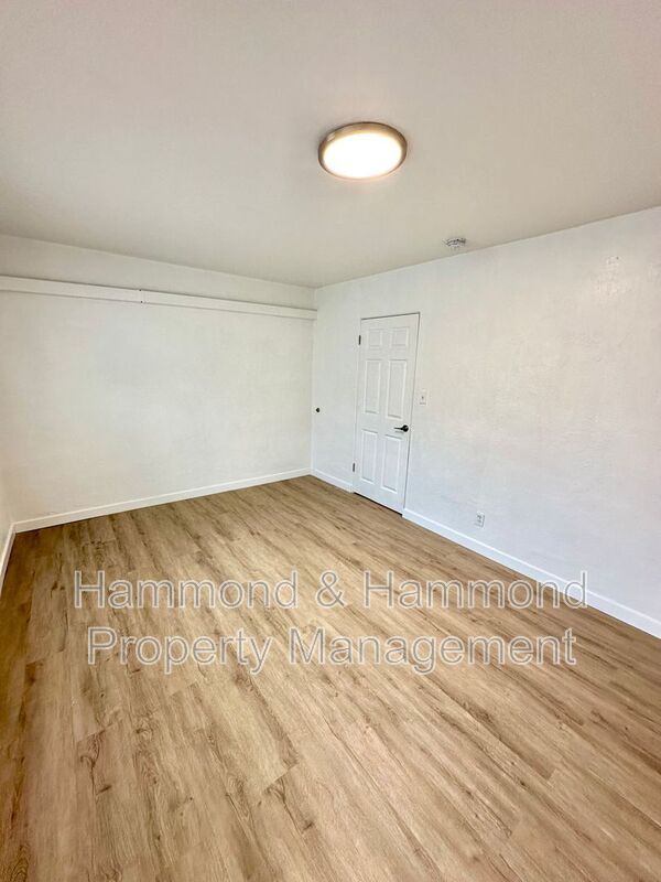 Building Photo - 5854 Tujunga Ave