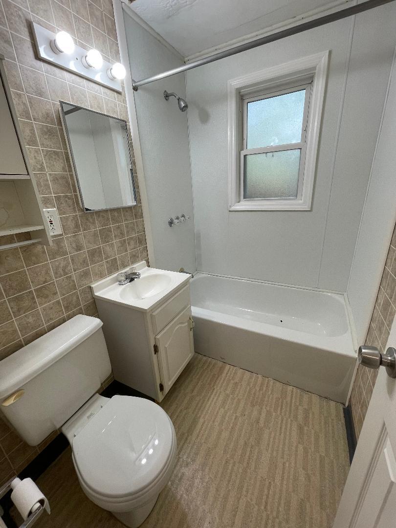 Building Photo - 329 Hemlock Dr