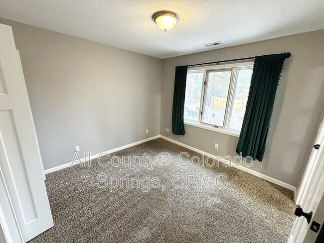 Building Photo - 460 Wintery Cir N