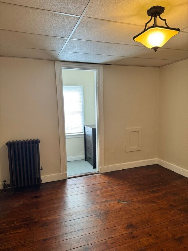 Building Photo - 210-212 N Potomac St