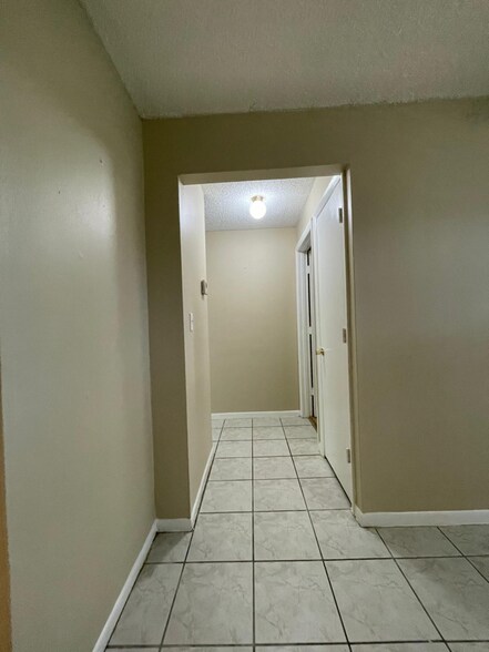 Building Photo - 4671 SW 66th Ave