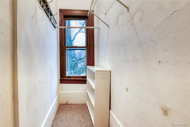 Building Photo - 25 Maple Ave