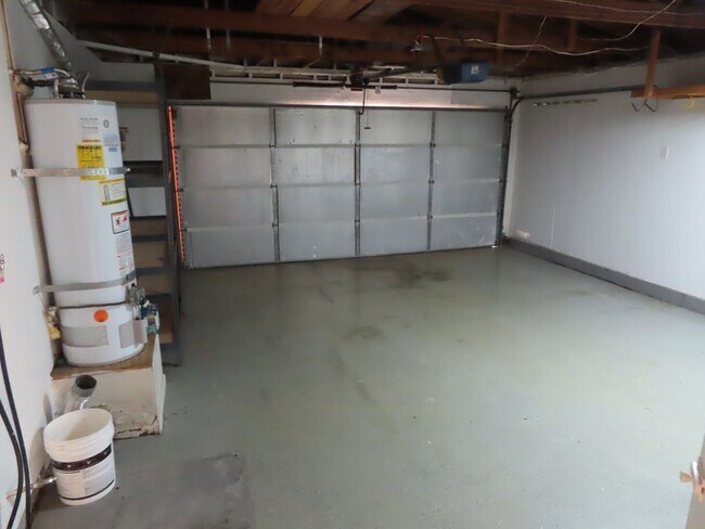 Building Photo - Four Bedroom Home in Oceanside