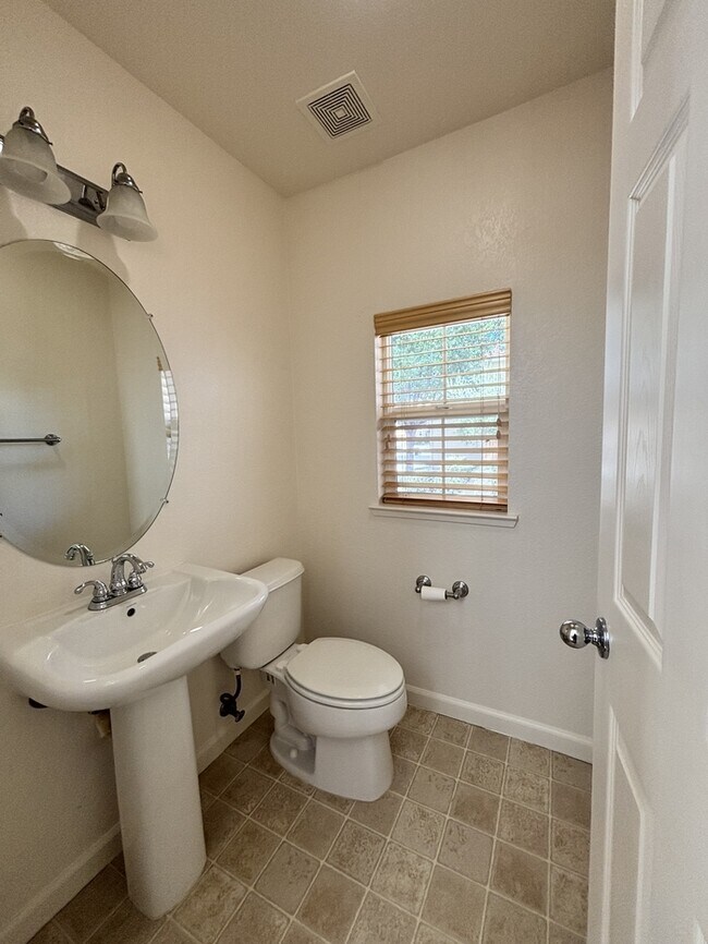 Building Photo - 9402 Vintner Cir