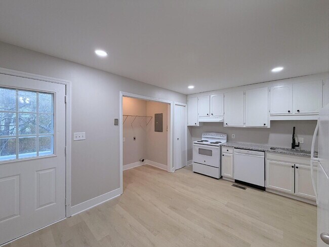 Building Photo - Cozy 2 Bedroom Unit in Garner!