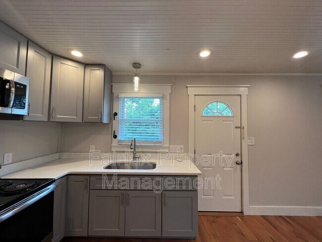 Building Photo - 1210 Gearwood Ave