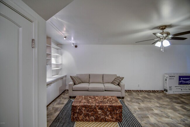 Building Photo - 8420 E Keim Dr