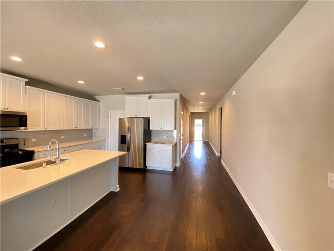 Building Photo - 5904 Daly Dr