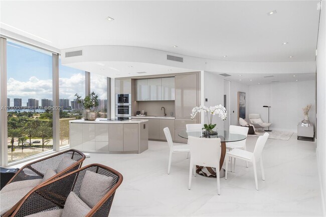 Building Photo - 18975 Collins Ave