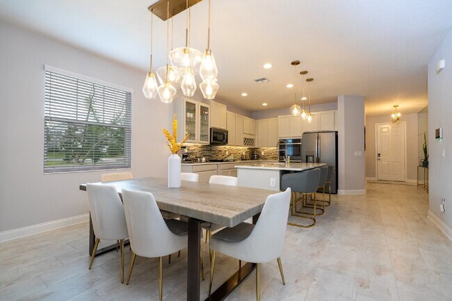Building Photo - "Spacious 4-Bedroom Retreat with 3 Full Baths in Winter Garden's Serene Sanctuary"