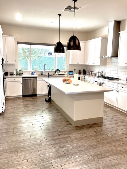 Building Photo - 9207 Manor Forest Ln