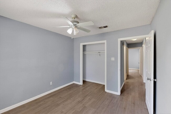 Building Photo - 2211 Sierra Dr