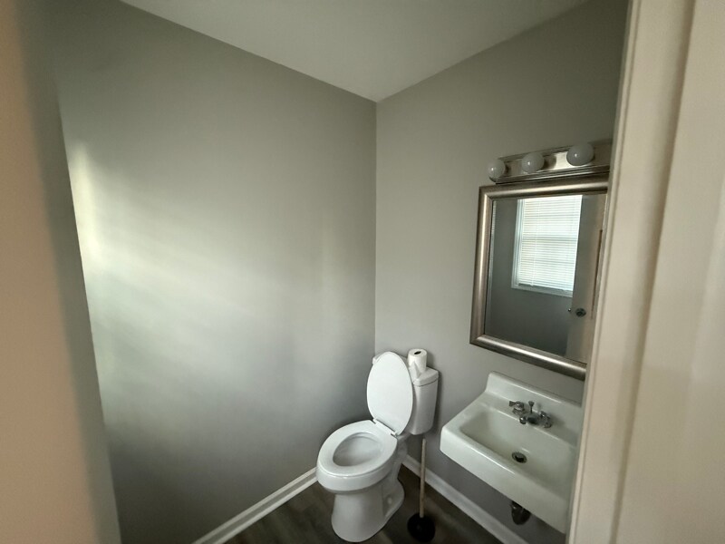 Building Photo - 103 Rose Dr