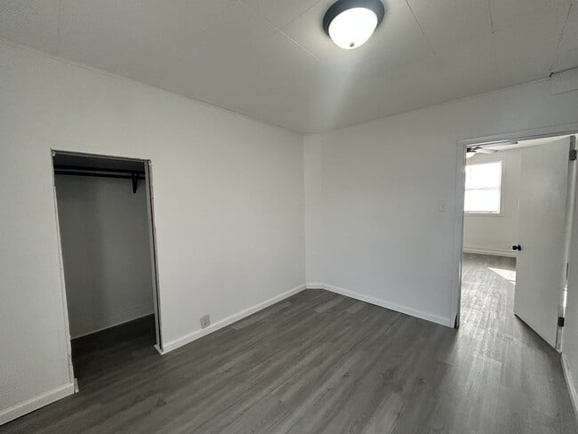 Building Photo - 924 Murphy Ave