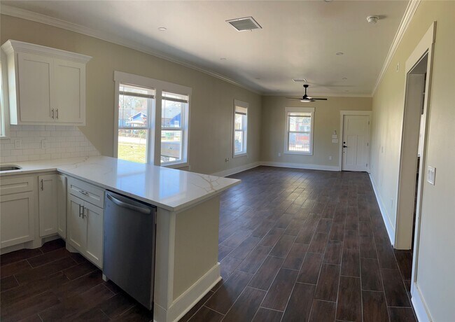 Building Photo - 1148 Panama St