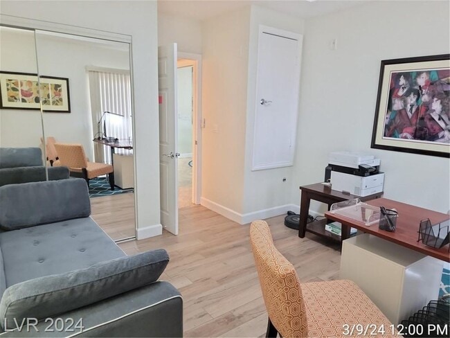 Building Photo - MIDRISE 2 BED, 2 BATH CONDO IN GUARD-GATED...