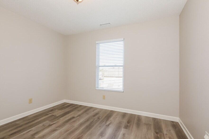 Building Photo - 803 Chastain Ave