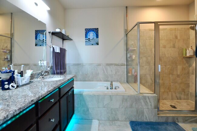 Building Photo - 4481 Bridgeview Ln