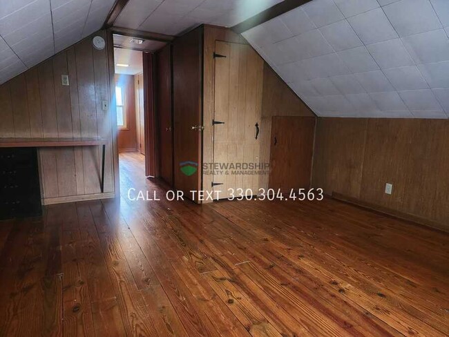 Building Photo - 1327 25th St NE