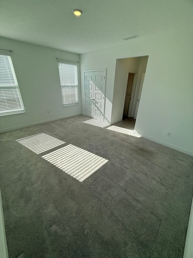 Building Photo - 1046 Elmwood Ln