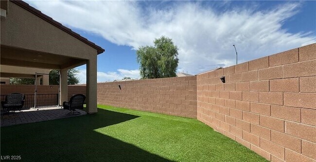 Building Photo - 6387 Ashland Crst St