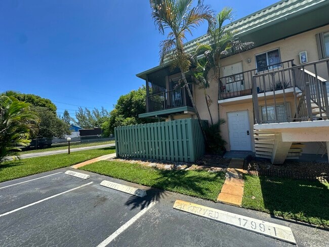 Building Photo - 1799 Fairview Villas Dr