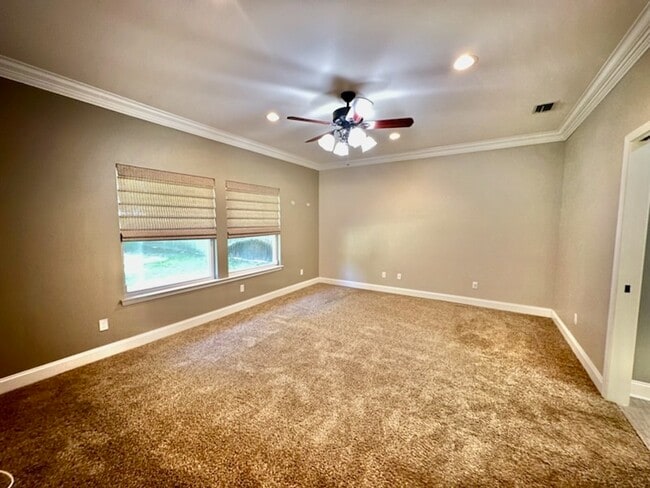 Building Photo - 209 Coral Dr SW