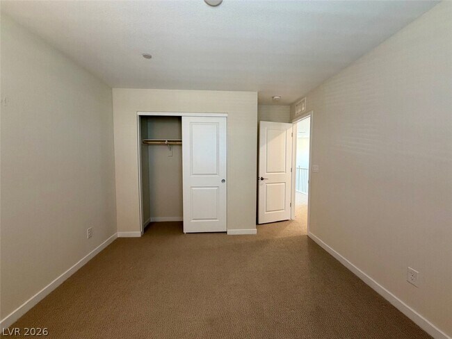 Building Photo - 227 Jaldena Ln