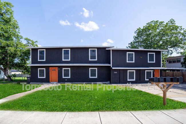 Building Photo - 2326 Cincinnati Ave