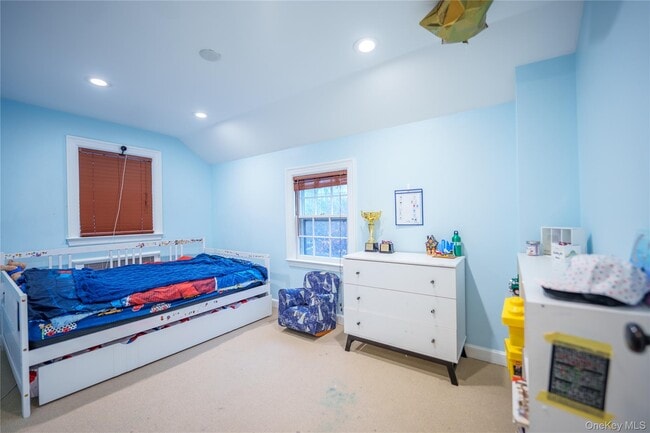 Building Photo - 10 Hidden Pond