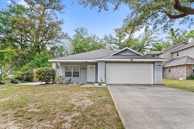 Building Photo - 11027 Oakcrest Dr
