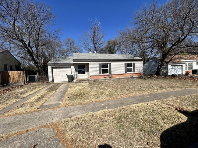 Building Photo - 2 bedroom home