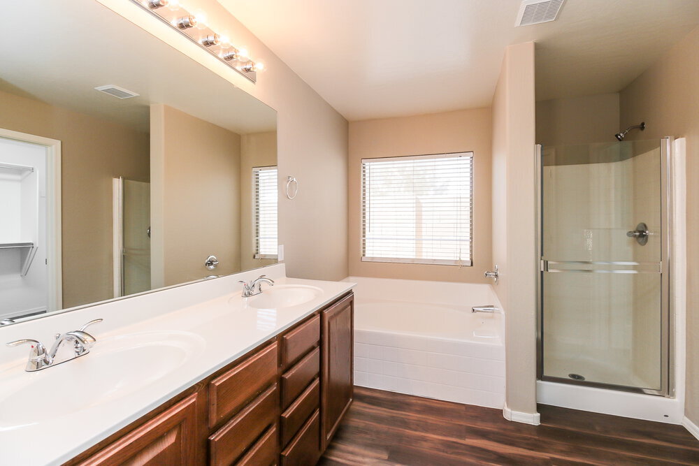 Building Photo - 3275 W Sunshine Butte Dr