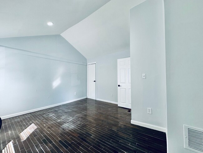 Building Photo - 10 Kensington St