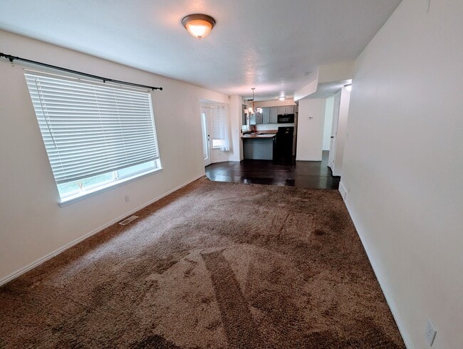 Building Photo - GET $500 OFF THE FIRST MONTHS RENT!!!